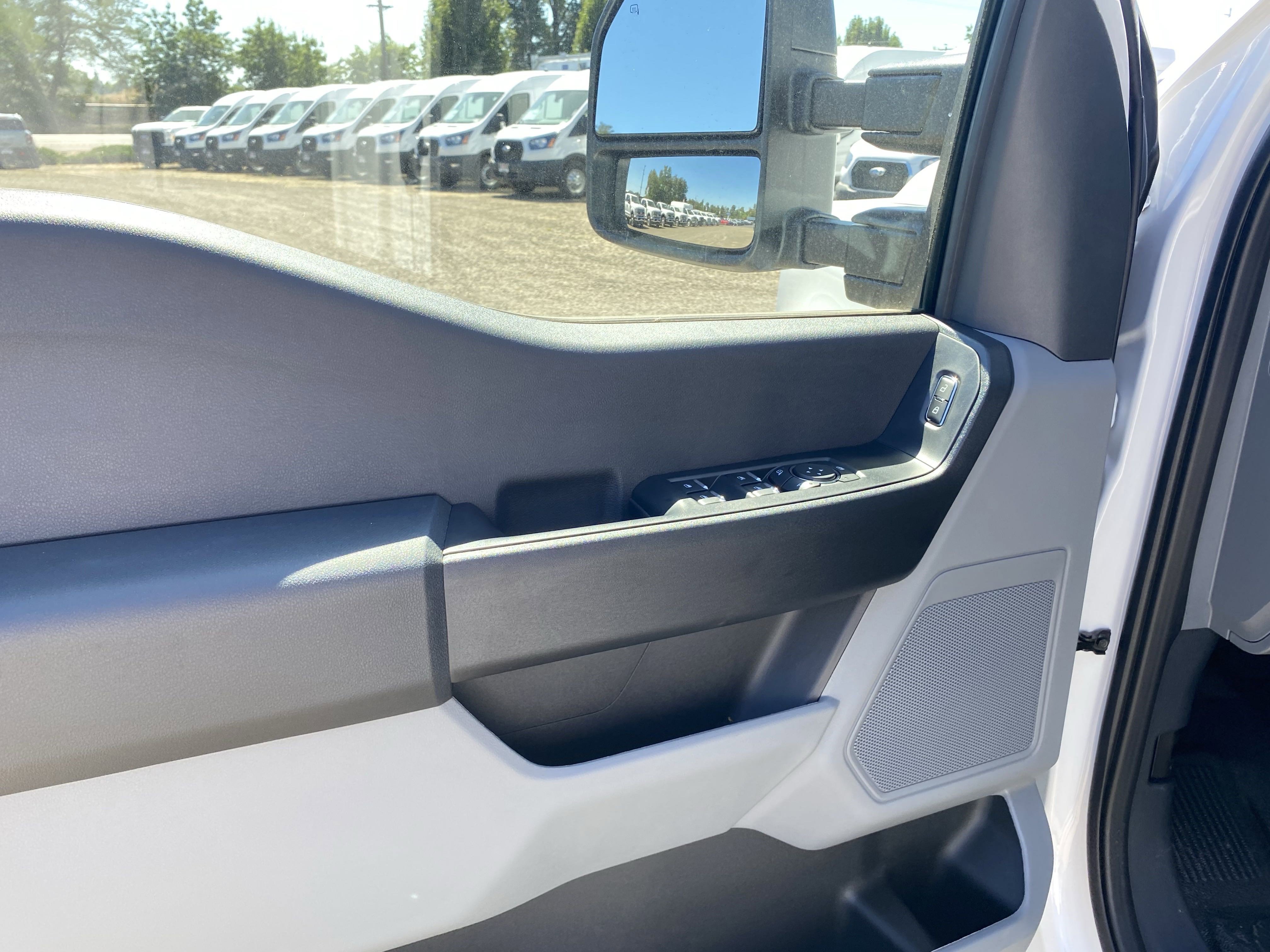 New 2025 Ford F350 XL w/ XL Chrome Package image 18