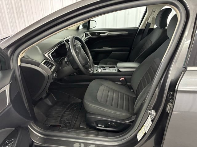 Used 2019 Ford Fusion SE FWD video 2