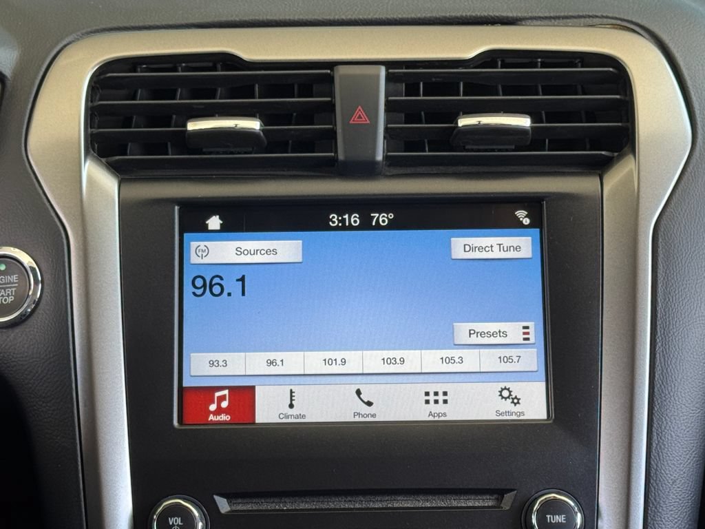 Used 2017 Ford Fusion SE w/ Equipment Group 201A FWD image 15
