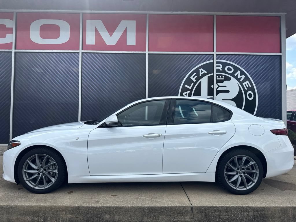 Used 2022 Alfa Romeo Giulia Ti AWD/4WD image 14