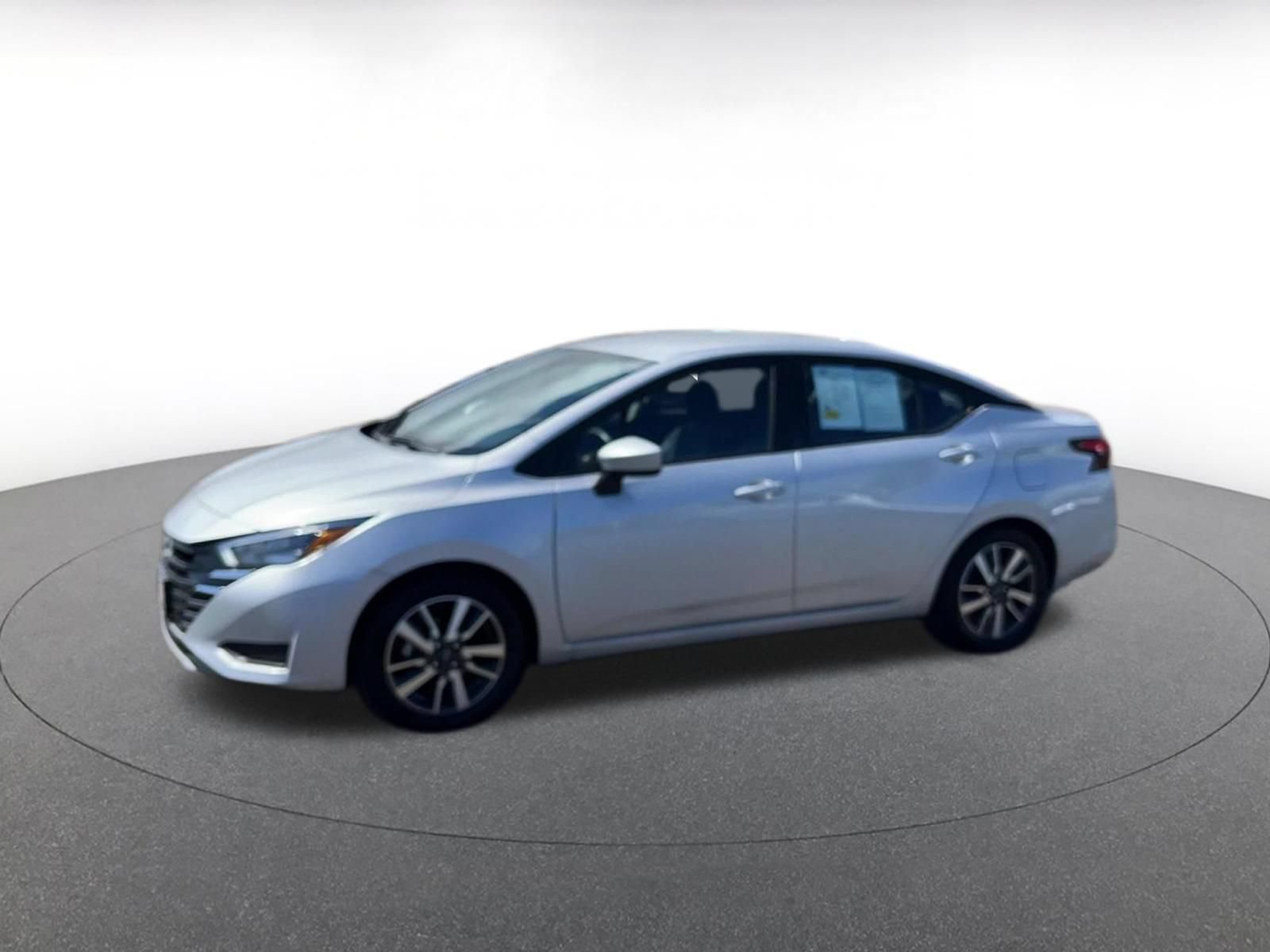 Used 2025 Nissan Versa SV FWD image 7