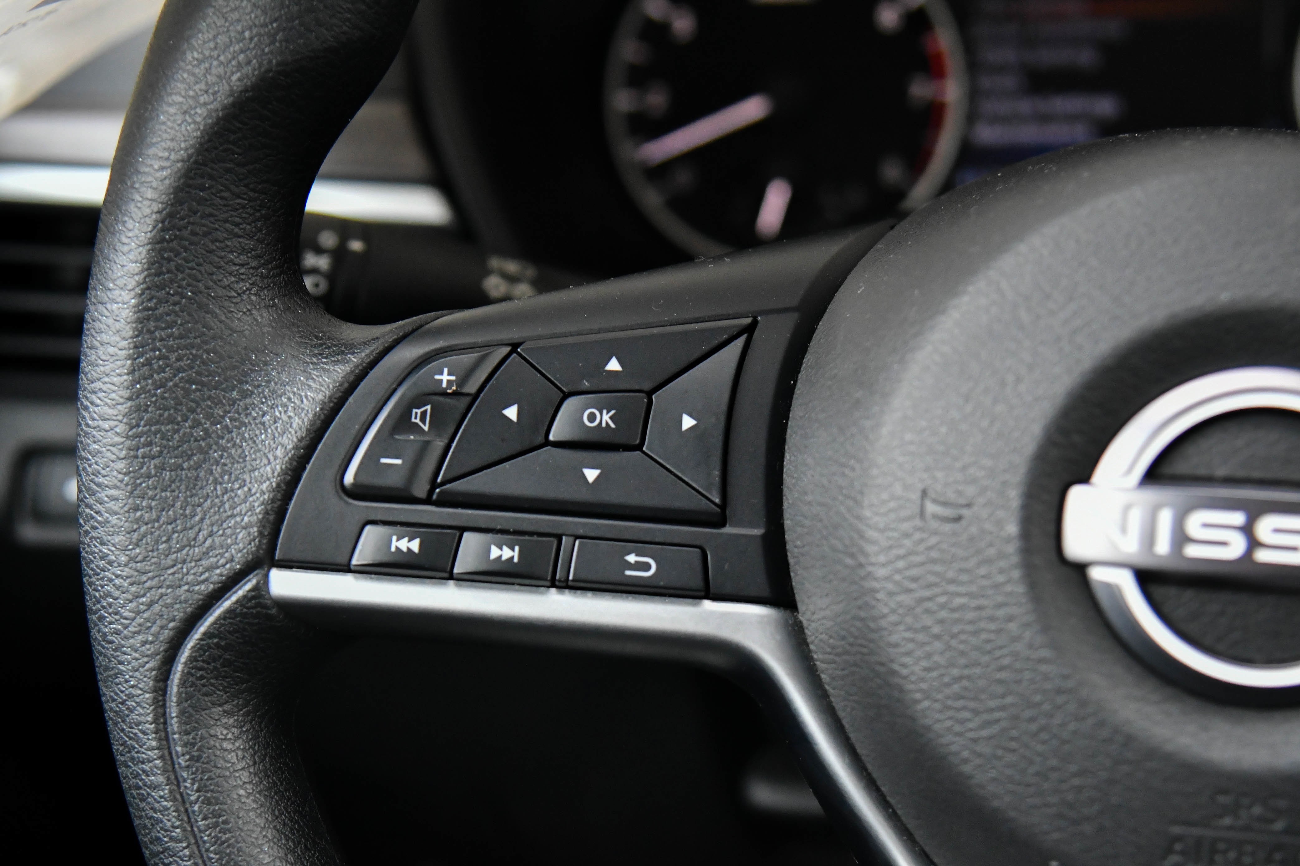 Used 2024 Nissan Altima 2.5 SV image 28