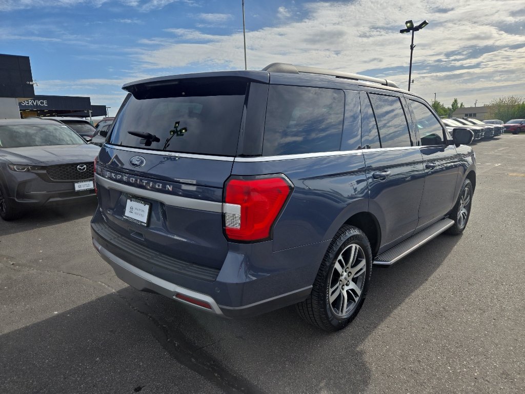 Used 2023 Ford Expedition XLT AWD/4WD image 7