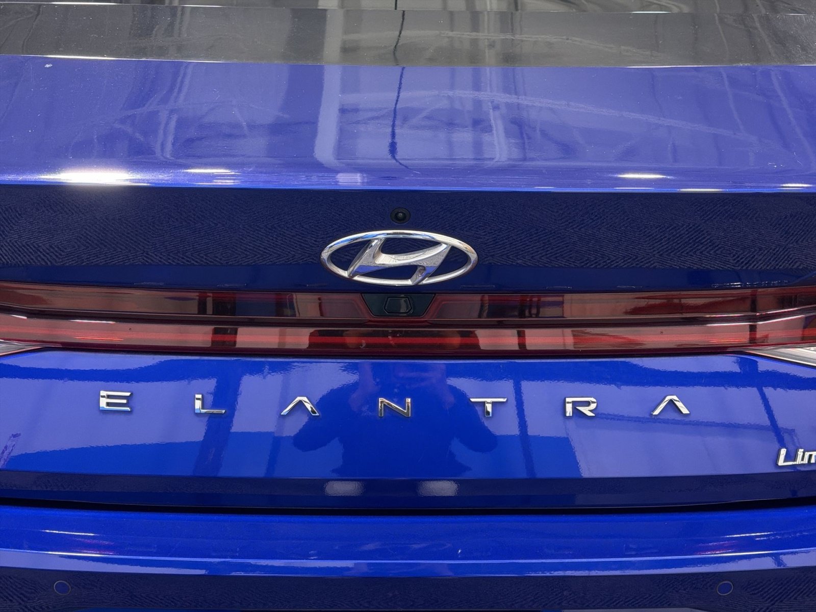 Used 2023 Hyundai Elantra Limited FWD image 18