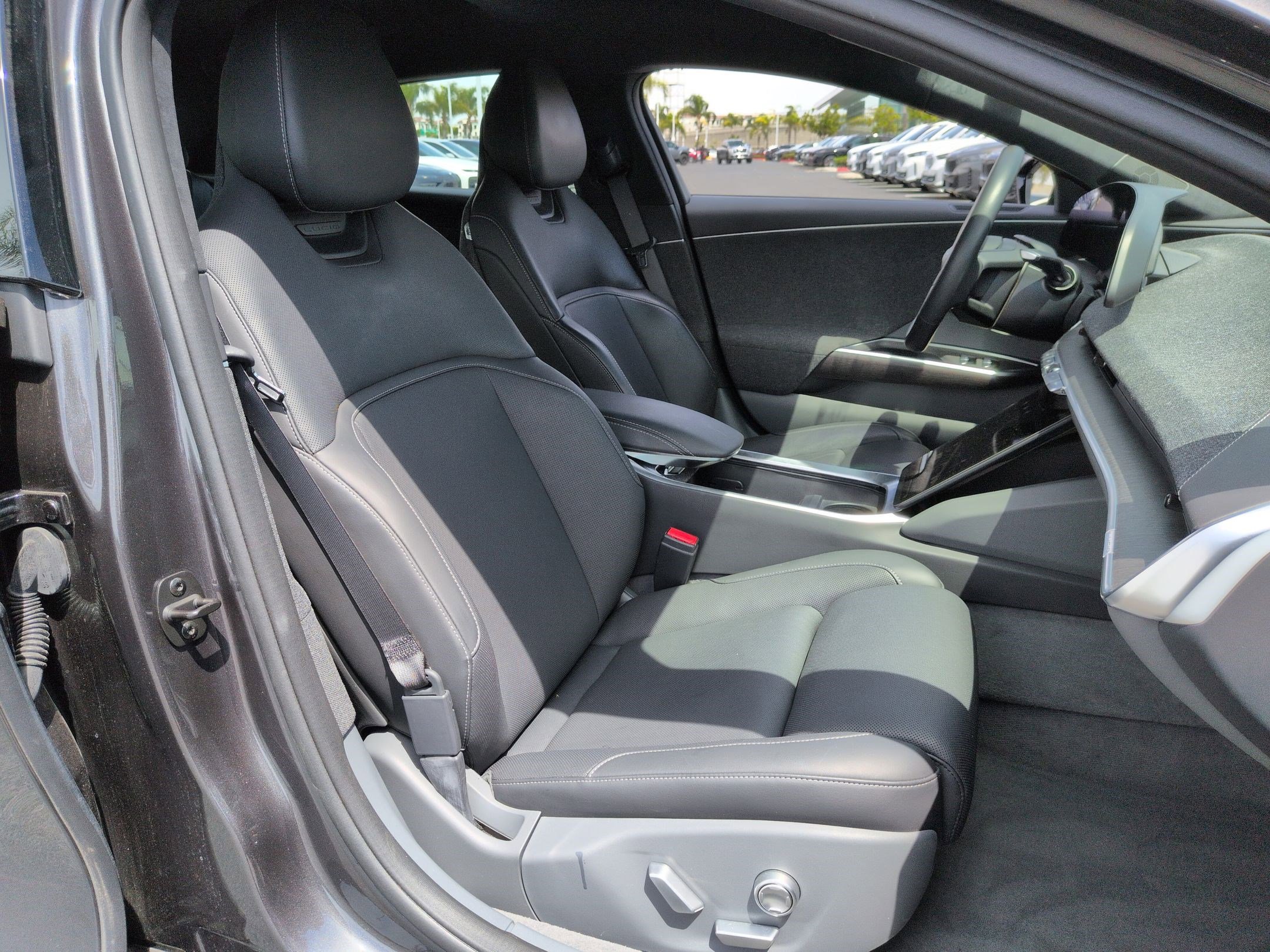 Used 2024 Lucid Air Touring image 31