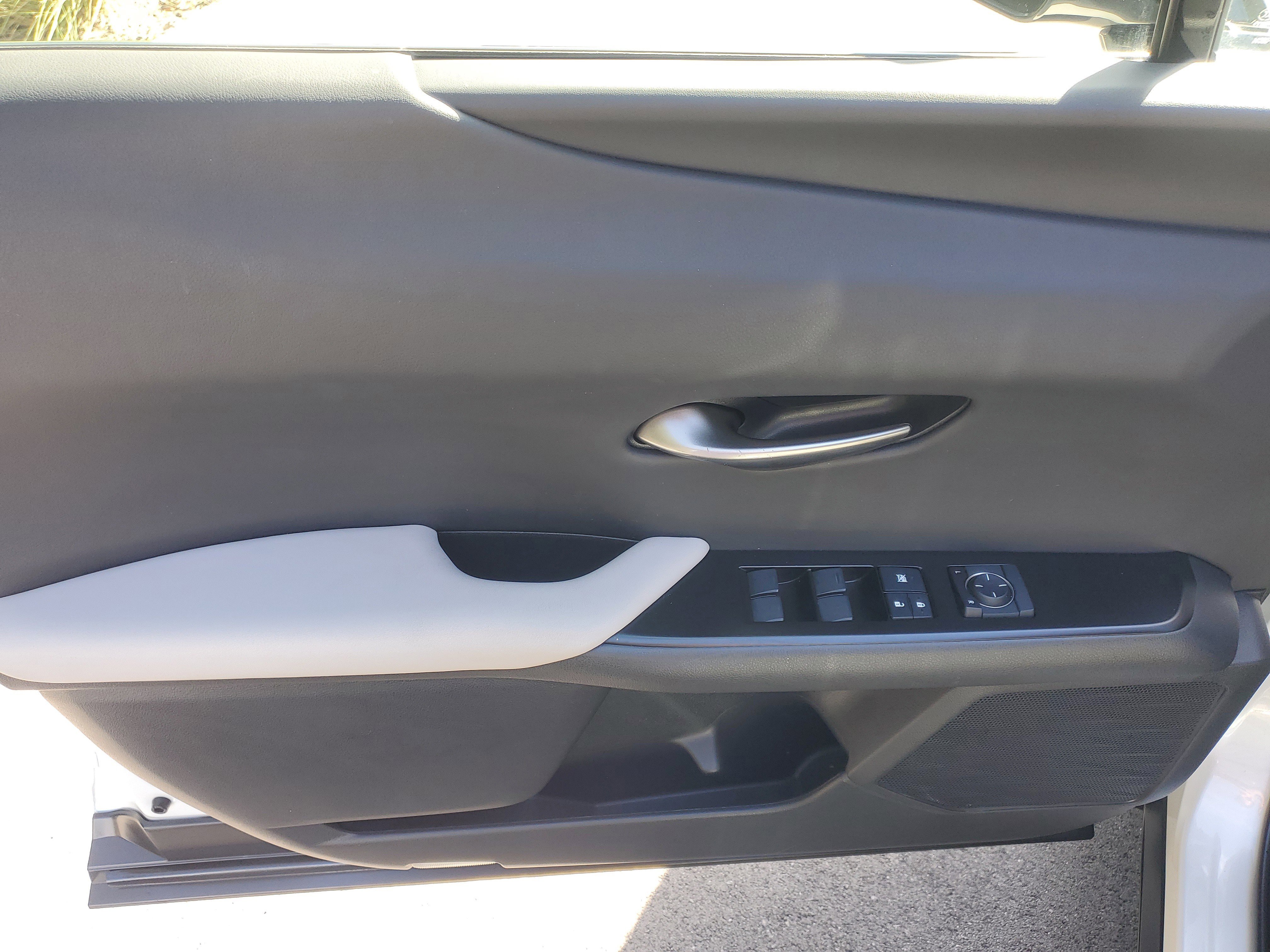 Certified 2022 Lexus UX 200 image 17