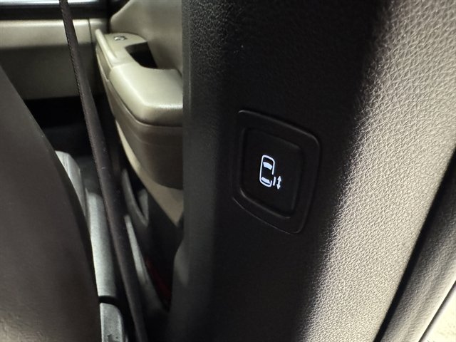 Used 2025 Kia Carnival image 18