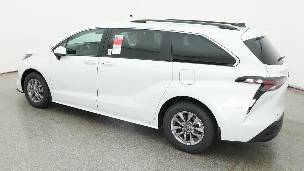 New 2026 Toyota Sienna XLE FWD image 4