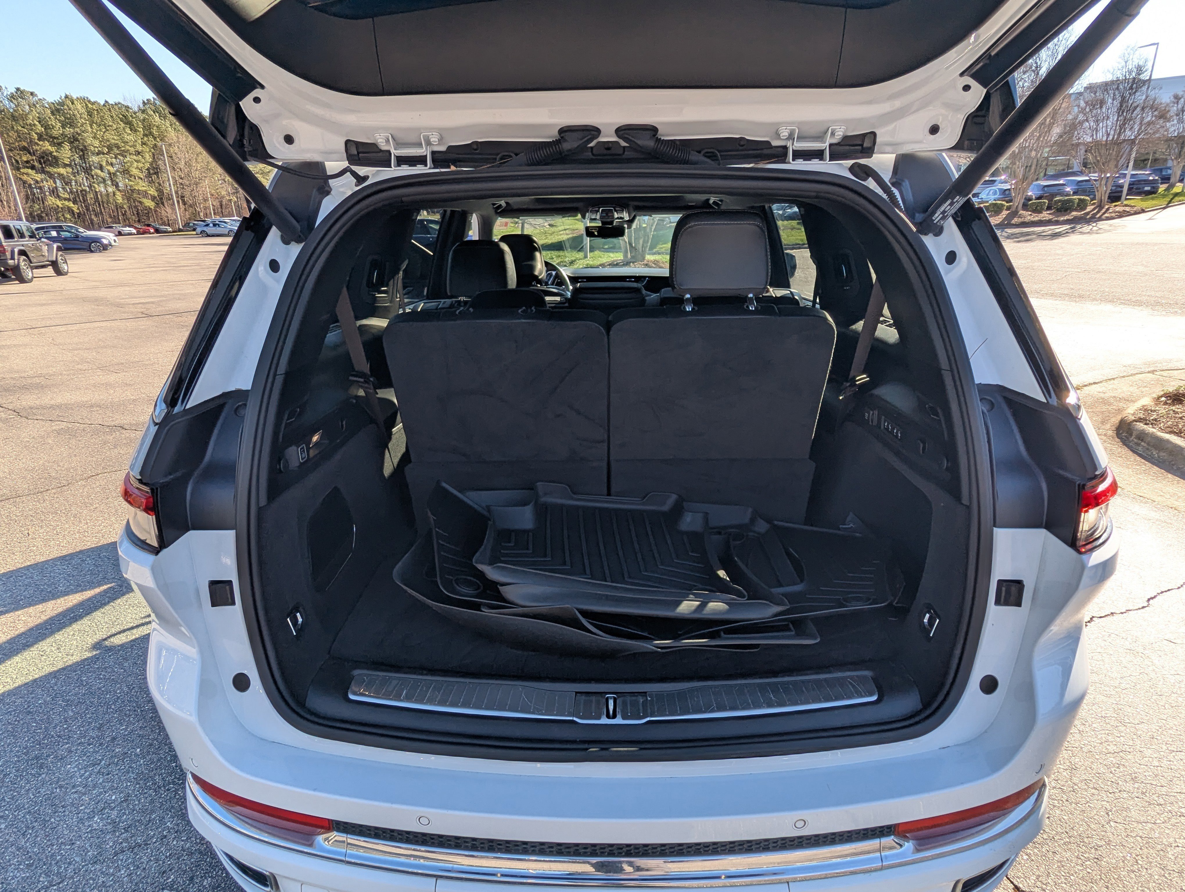 Certified 2022 Jeep Grand Cherokee L Overland w/ Advanced Protech Group III image 15