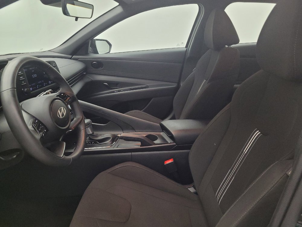 Used 2025 Hyundai Elantra Sport FWD image 17