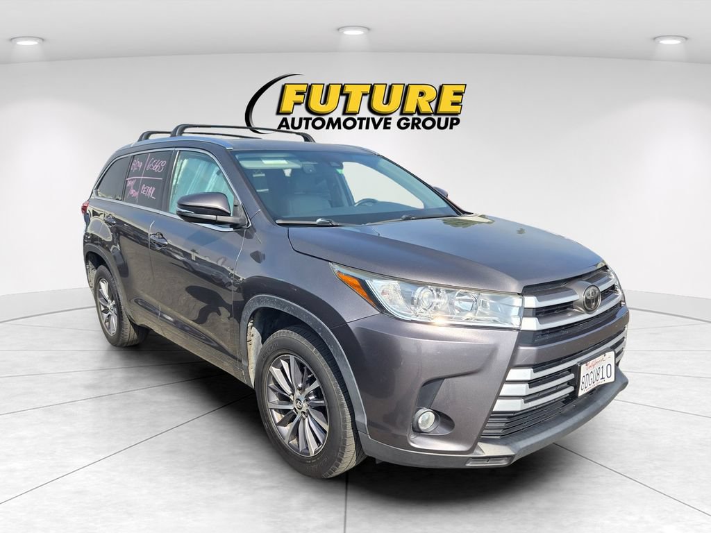 Used 2018 Toyota Highlander XLE w/ Carpet Mat Package (TMS)