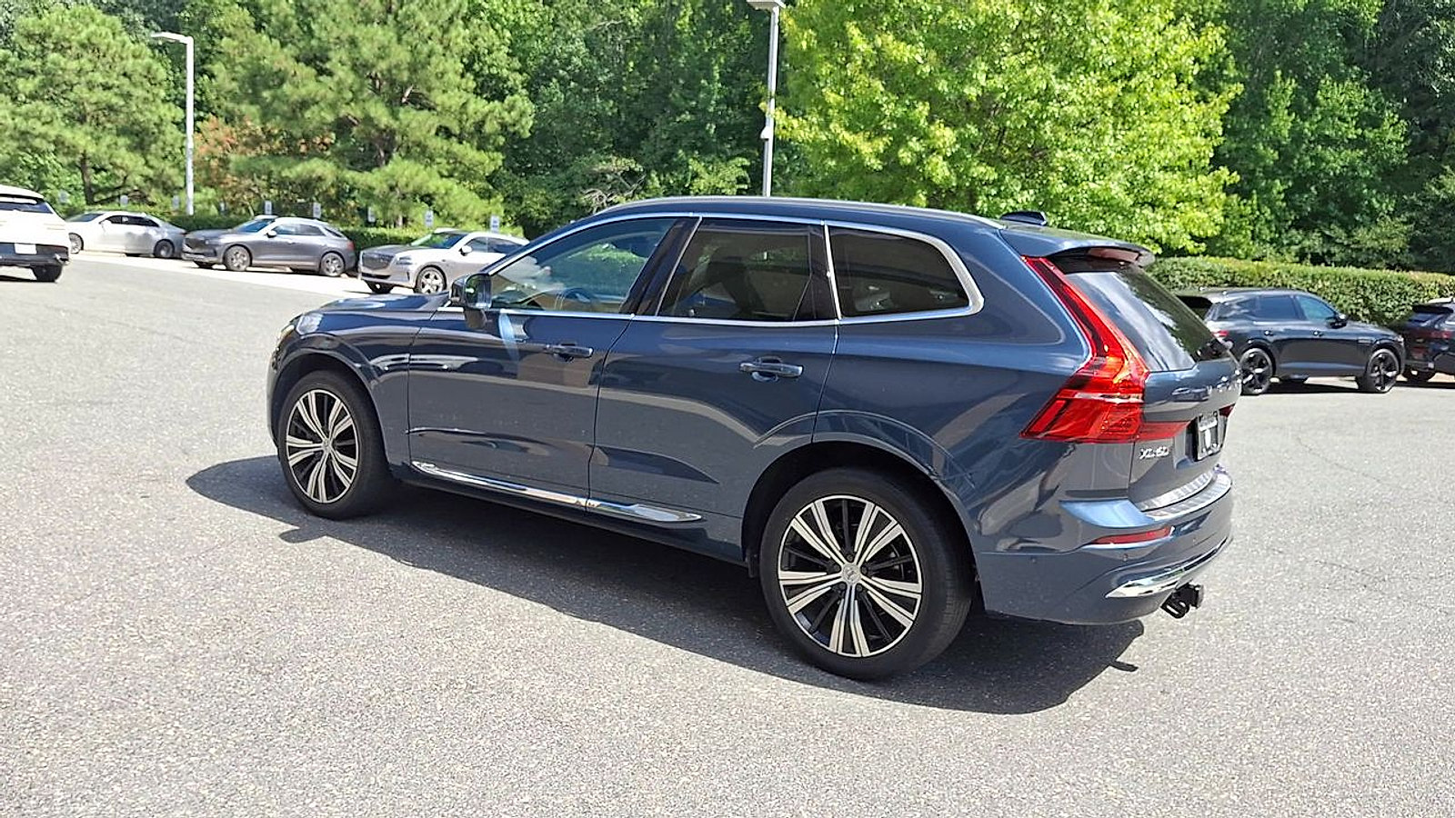 Used 2022 Volvo XC60 B5 Inscription w/ Advanced Package FWD image 2