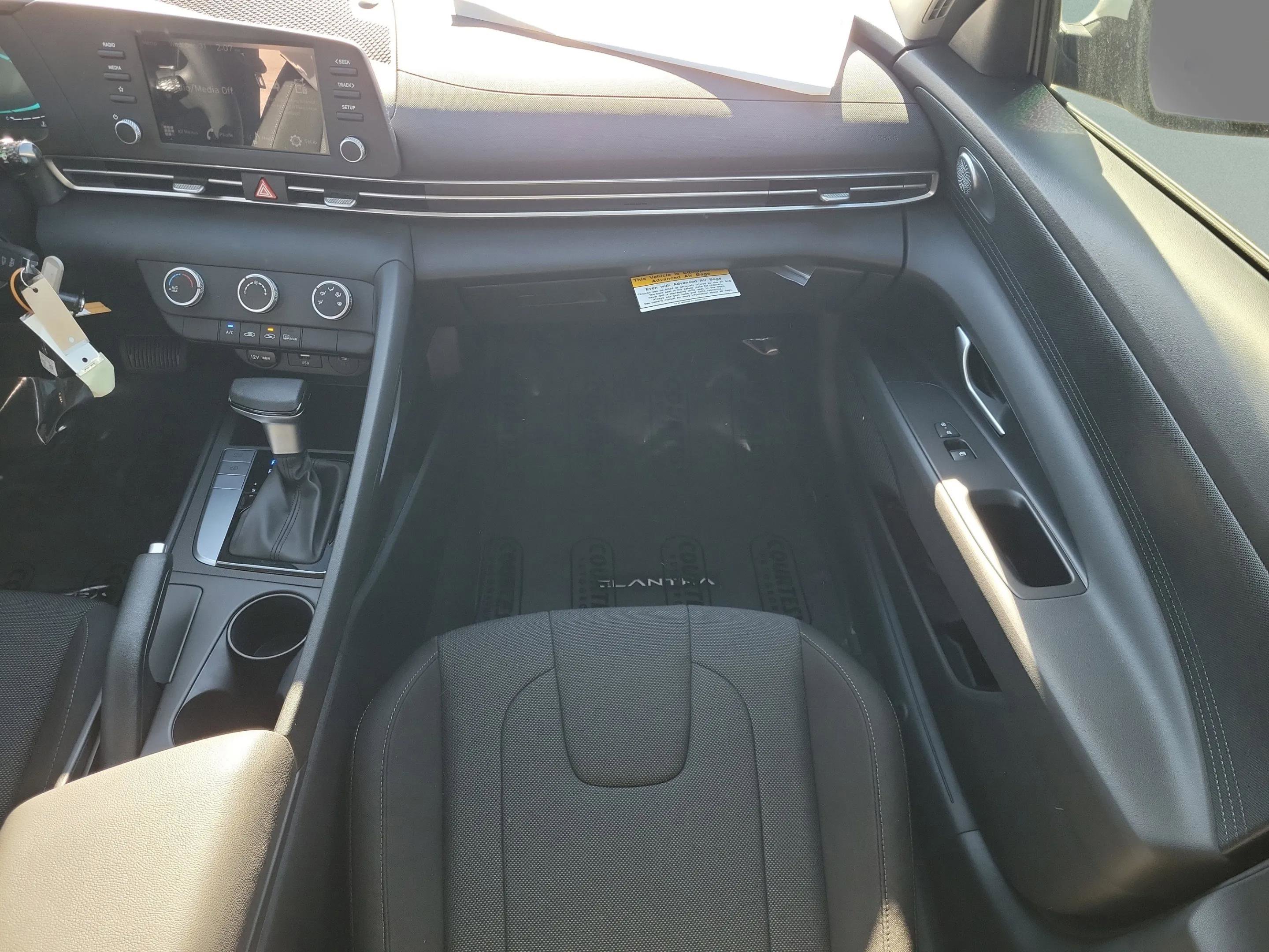 New 2026 Hyundai Elantra SE image 15