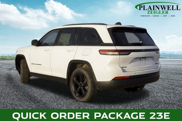 Used 2023 Jeep Grand Cherokee Limited w/ Luxury Tech Group II image 2
