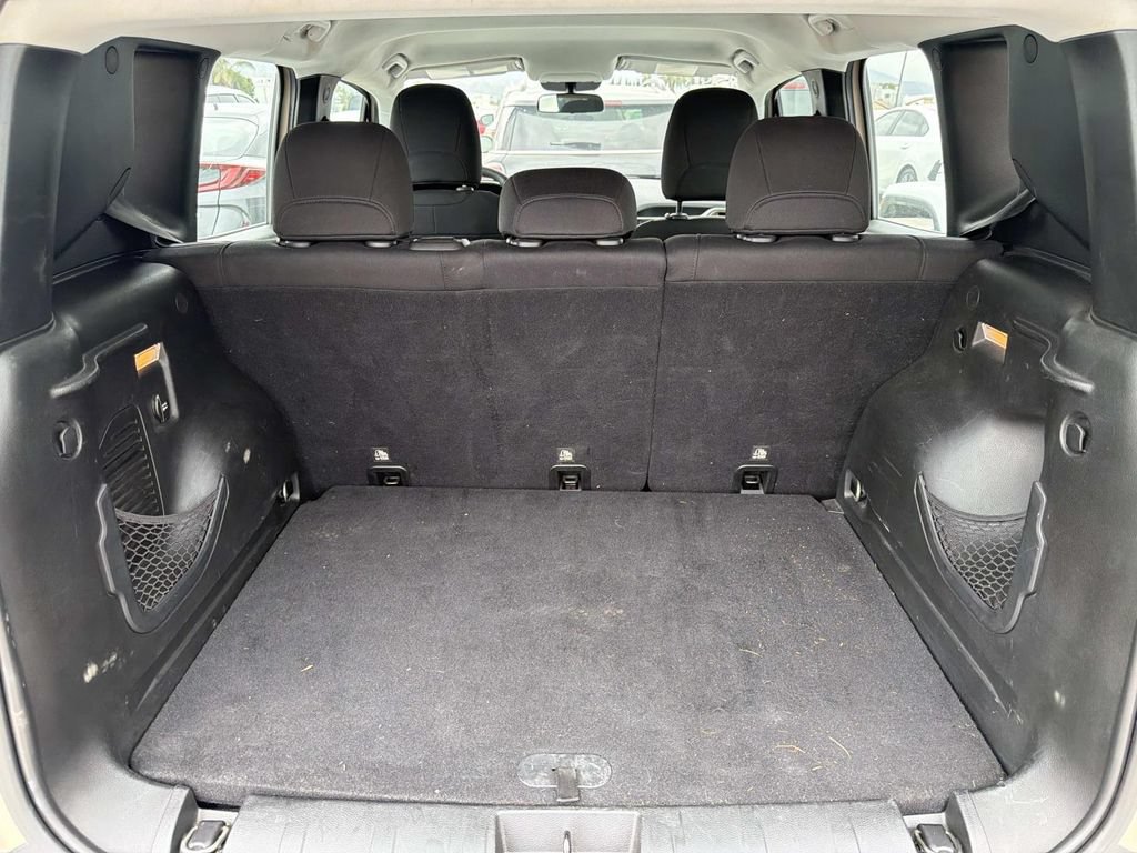 Used 2016 Jeep Renegade Sport w/ Power & Air Group FWD image 11