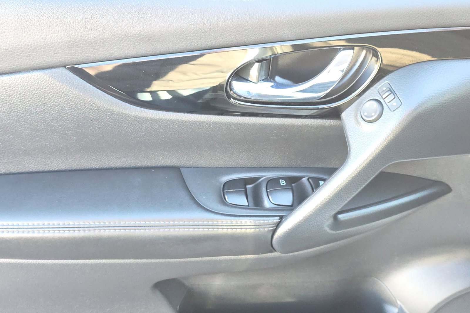 Used 2022 Nissan Rogue Sport SV image 11