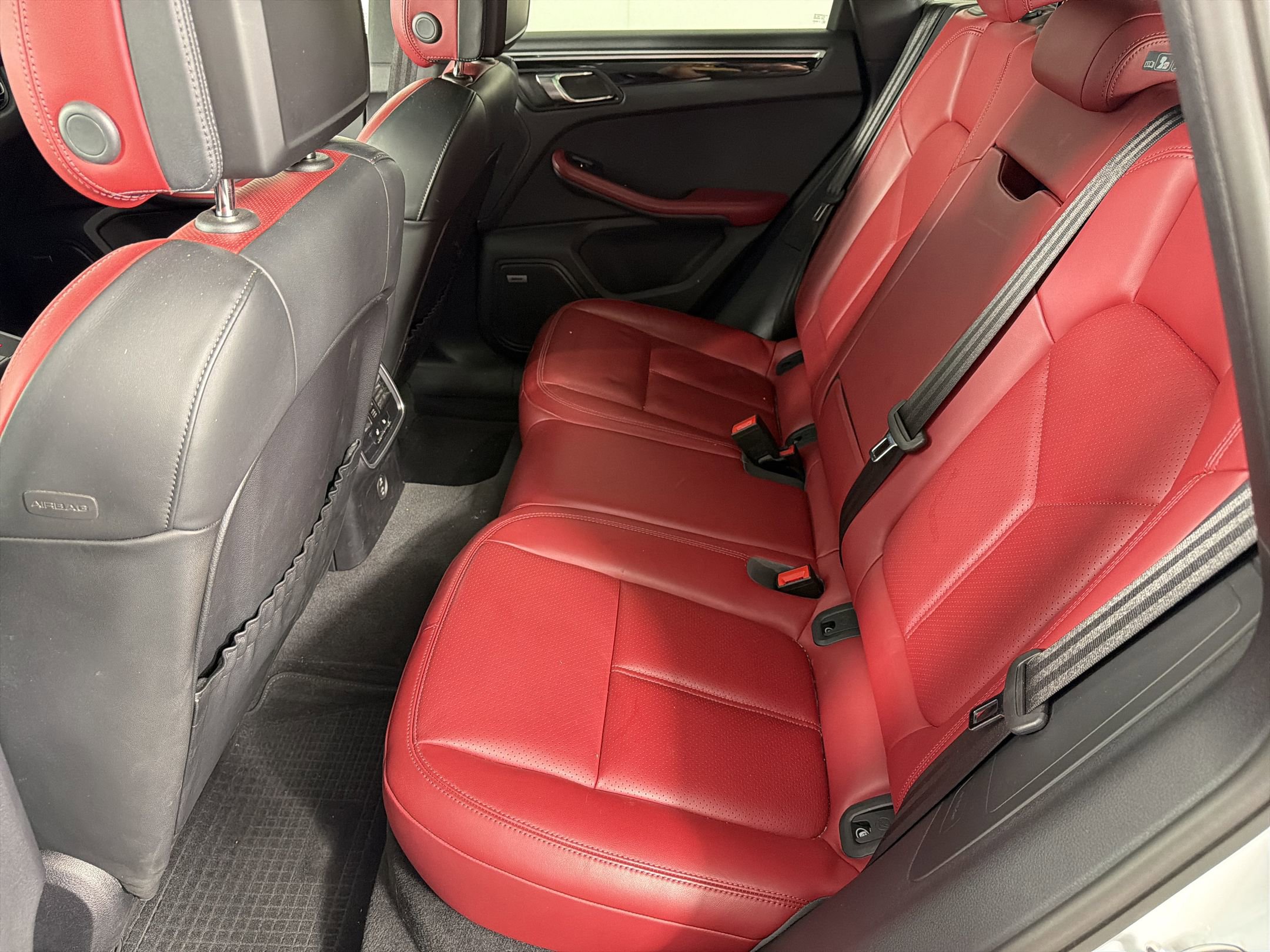 Certified 2023 Porsche Macan S image 15