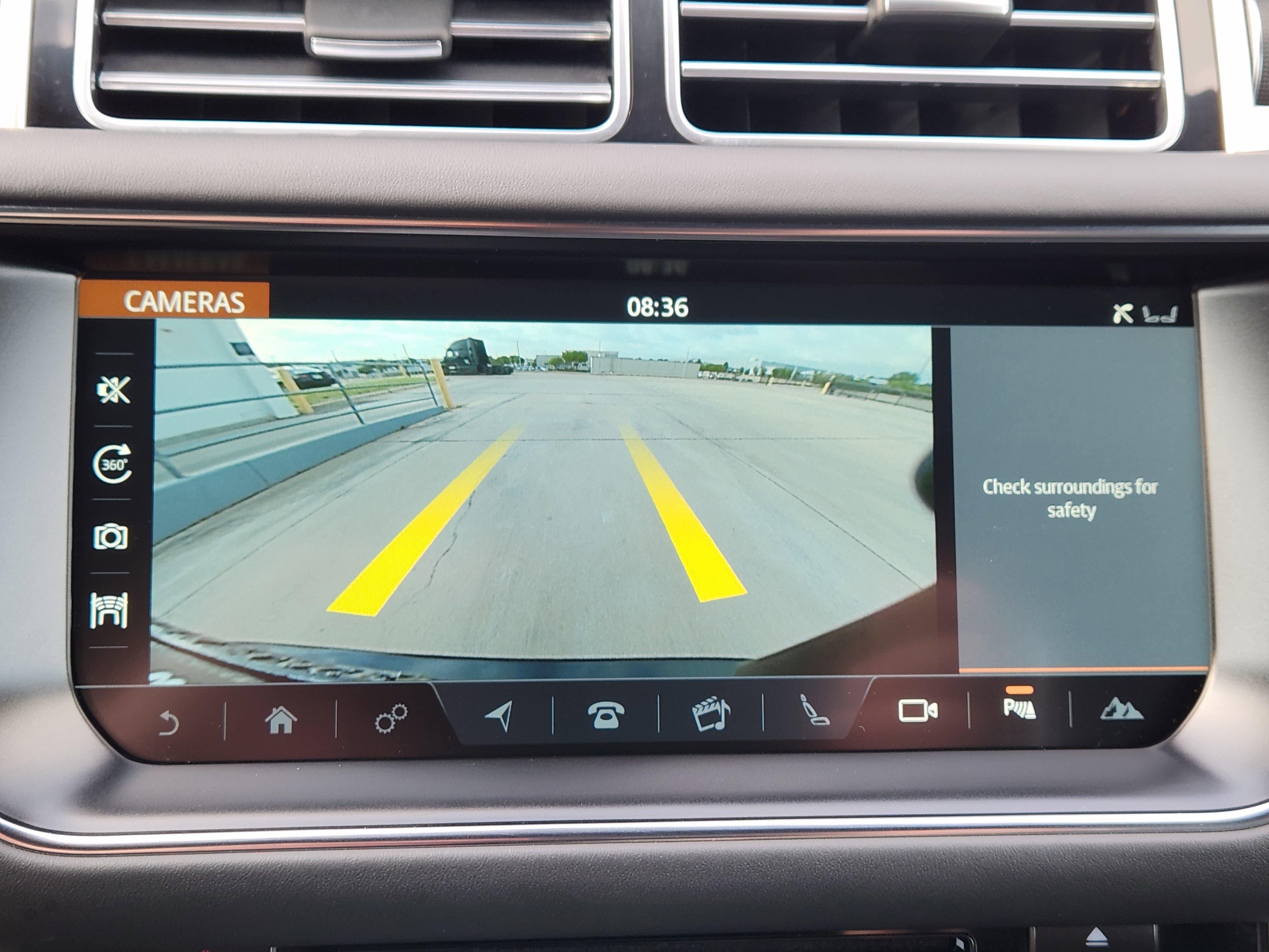 Used 2017 Land Rover Range Rover Long Wheelbase Supercharged image 18