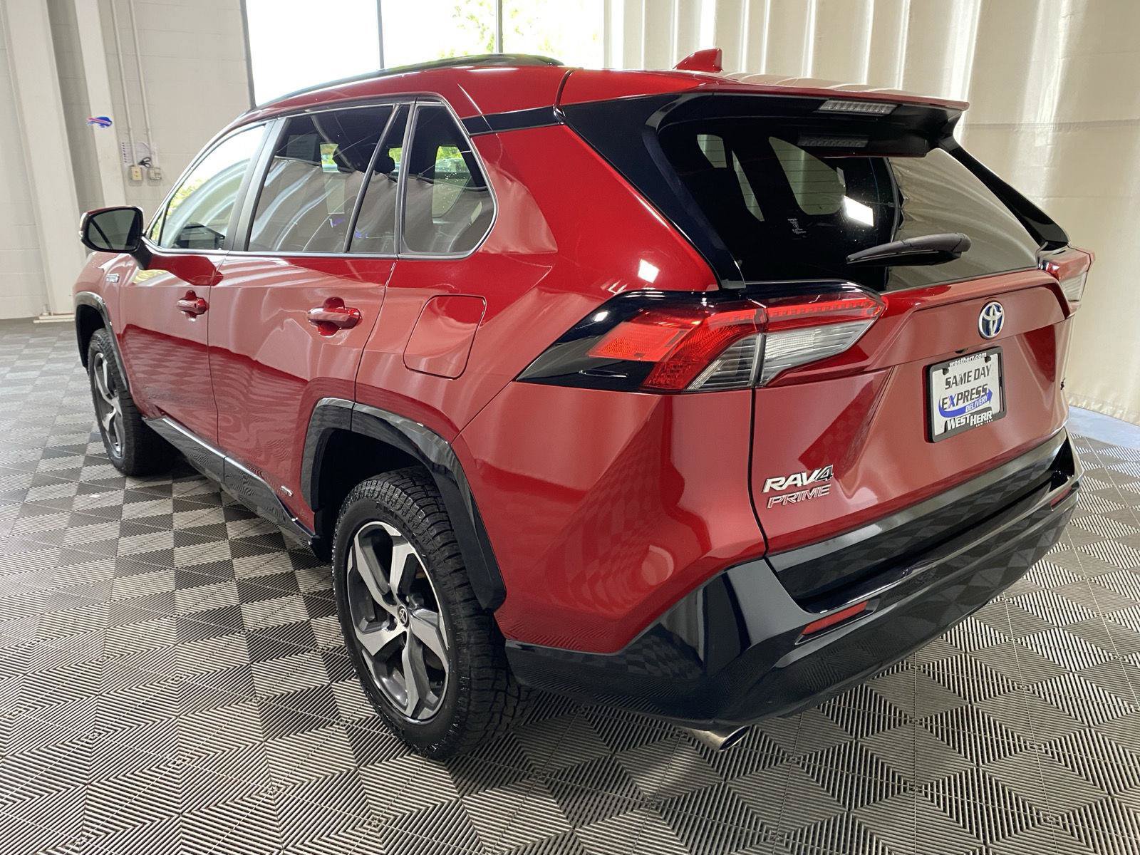 Used 2024 Toyota RAV4 SE w/ Weather & Moonroof Package AWD/4WD image 11
