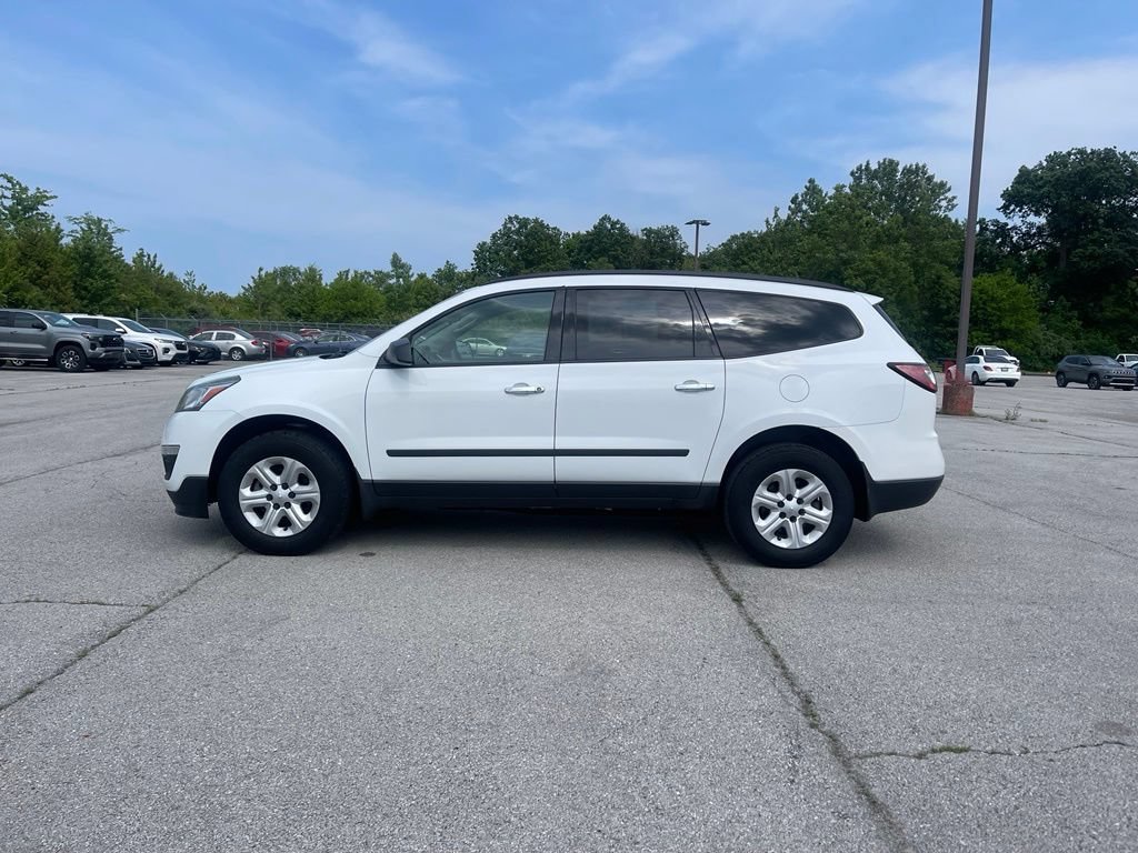 Used 2017 Chevrolet Traverse LS FWD image 2