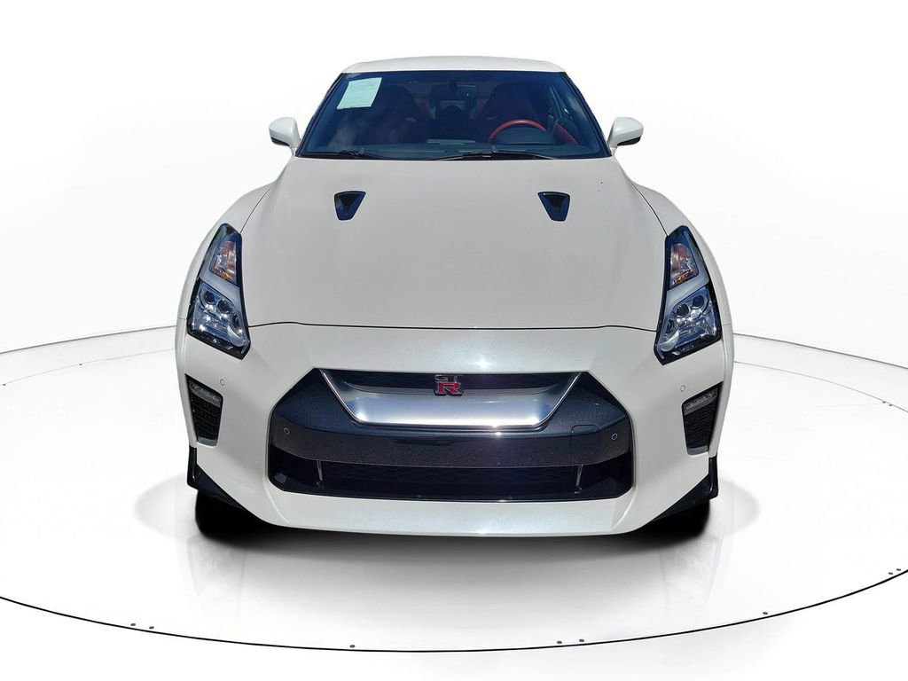 Used 2021 Nissan GT-R Premium image 2