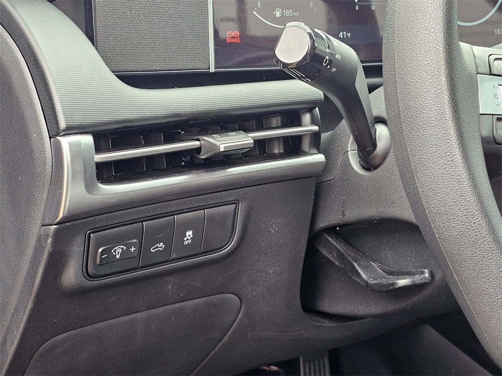 Certified 2025 Hyundai Santa Cruz SEL image 18