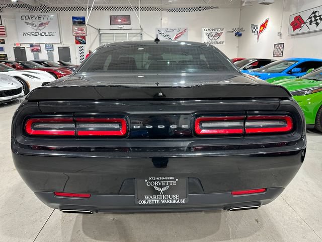 Used 2020 Dodge Challenger SXT RWD image 32