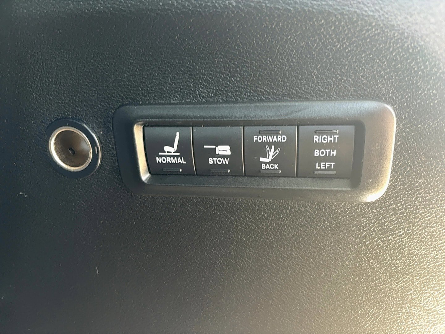 Used 2019 Chrysler Pacifica Limited image 9