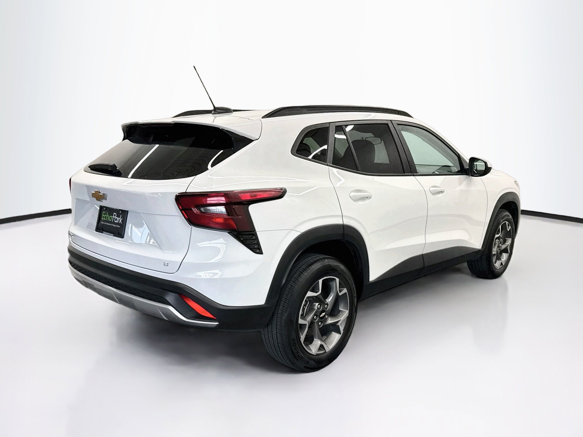 Used 2025 Chevrolet Trax LT FWD image 9