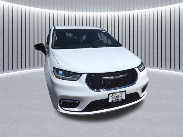Certified 2024 Chrysler Pacifica Touring-L FWD image 1