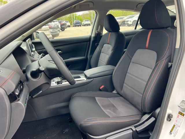 New 2025 Nissan Sentra SR FWD image 4
