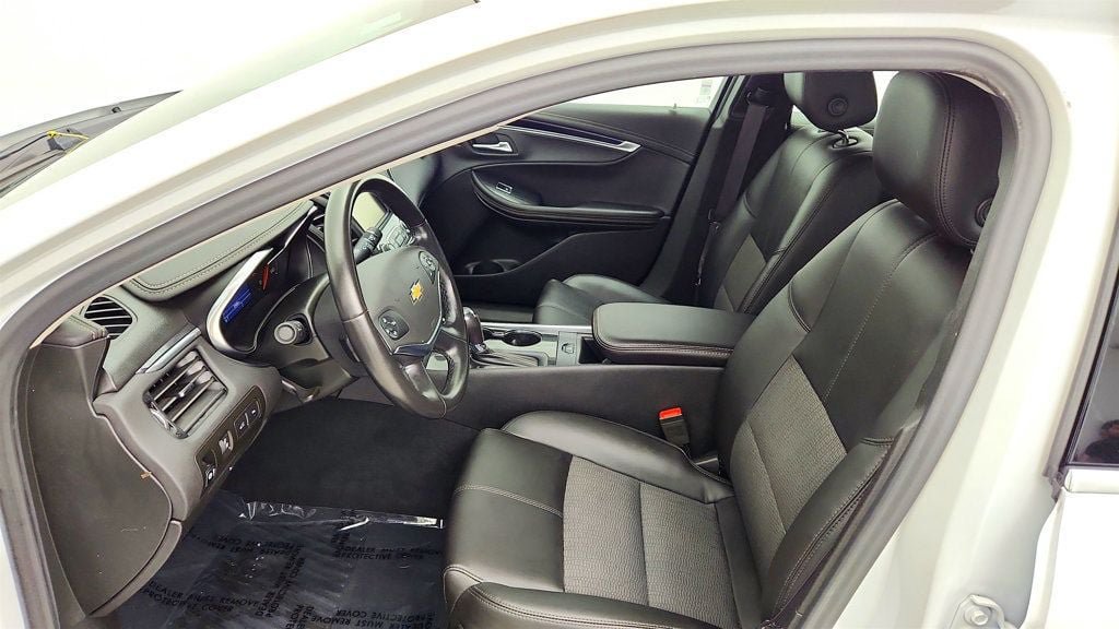 Used 2017 Chevrolet Impala LT w/ Convenience Package FWD image 18