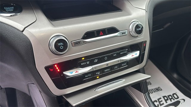 Used 2023 Ford Explorer XLT image 18