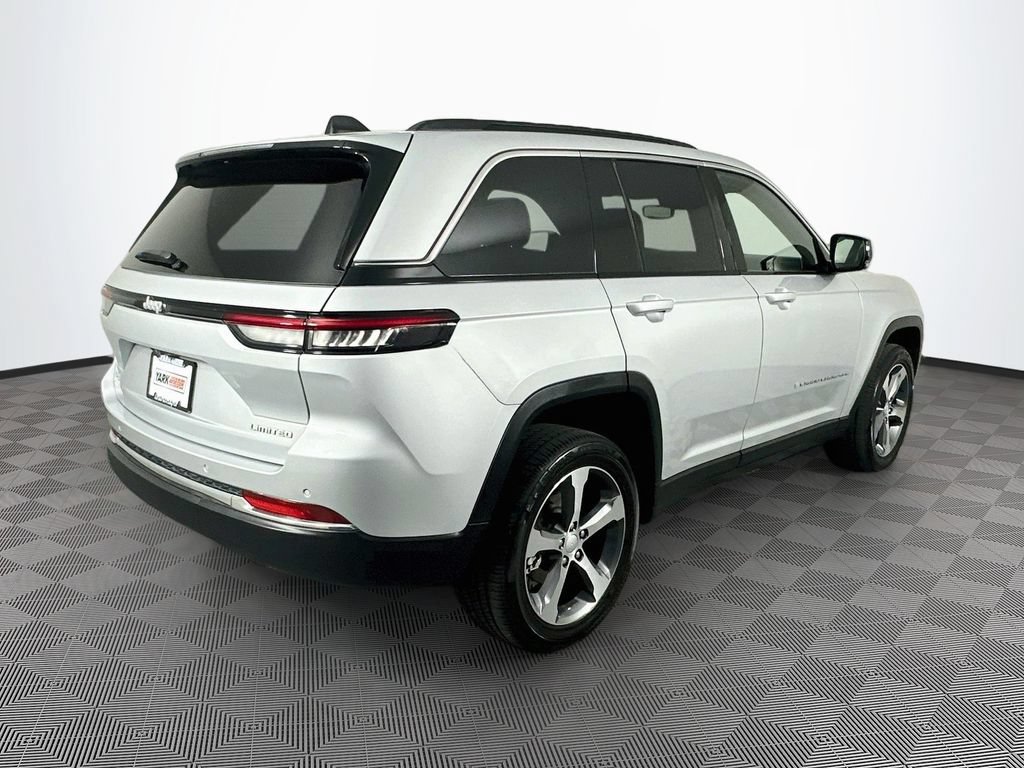 Certified 2024 Jeep Grand Cherokee Limited AWD/4WD image 12