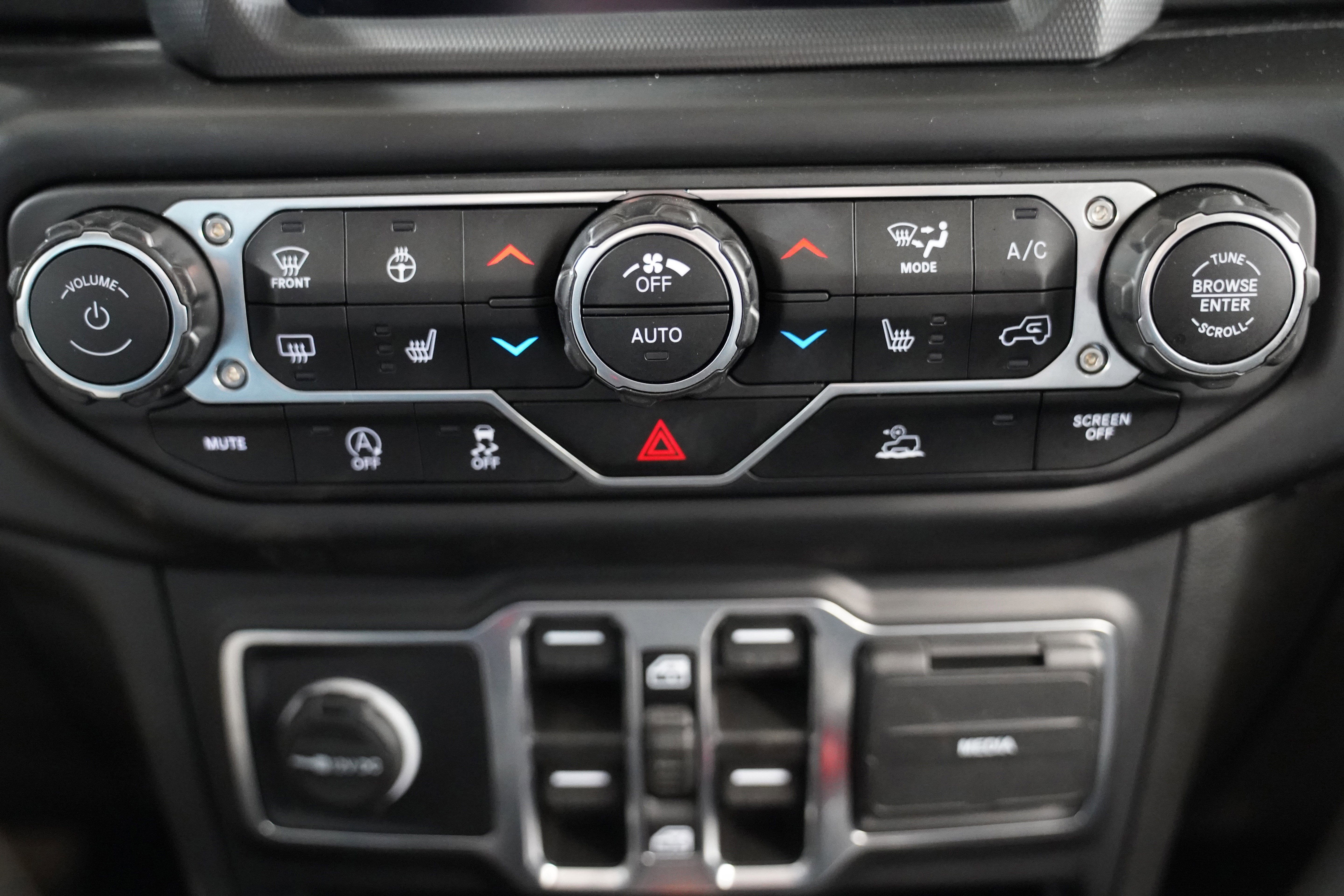 Certified 2022 Jeep Wrangler Unlimited Sahara w/ Cold Weather Group image 30