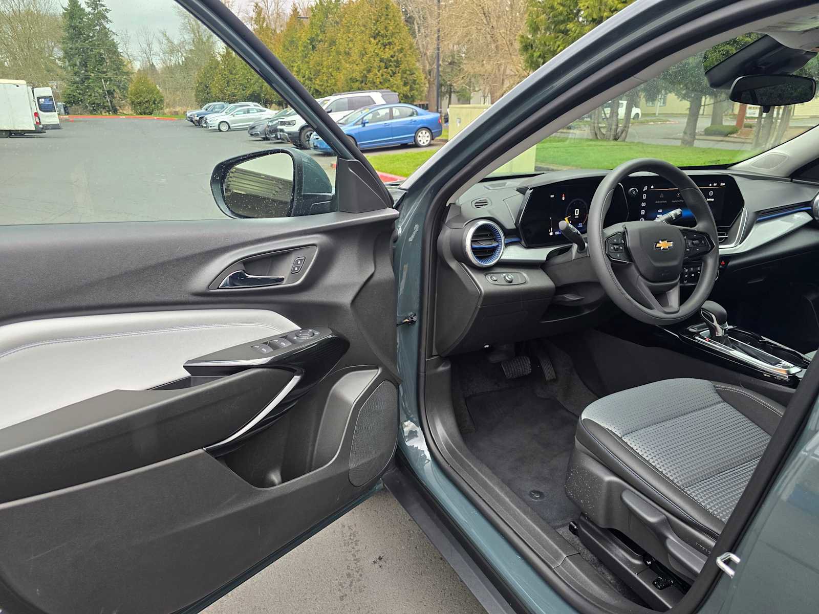 Used 2025 Chevrolet Trax LT image 19