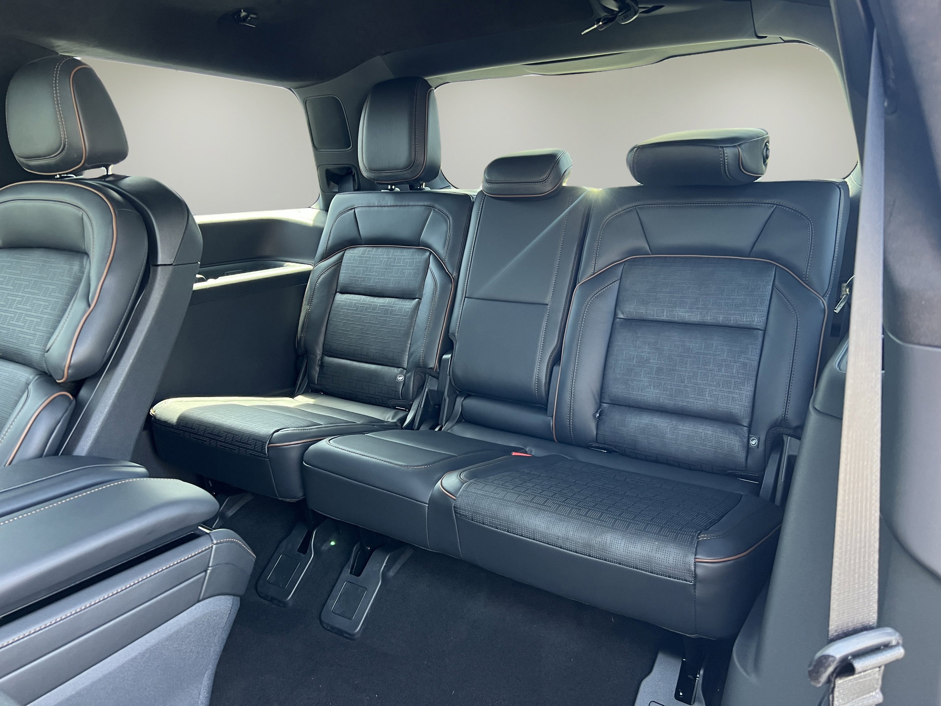 Used 2025 Lincoln Navigator Black Label image 8