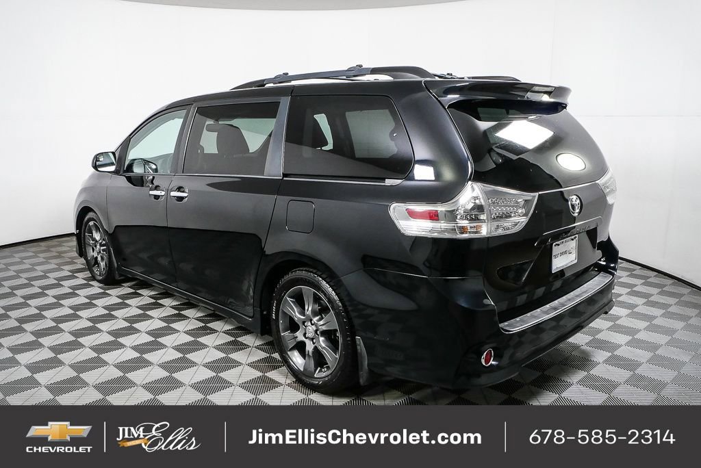 Used 2016 Toyota Sienna SE image 3