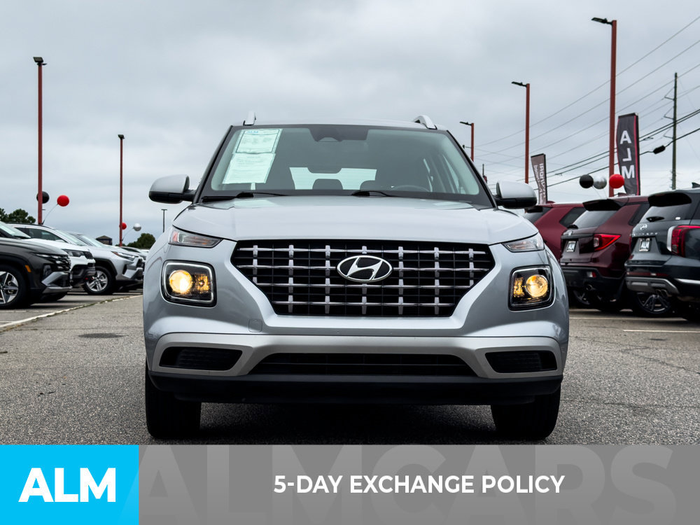 Used 2025 Hyundai Venue SEL FWD image 3