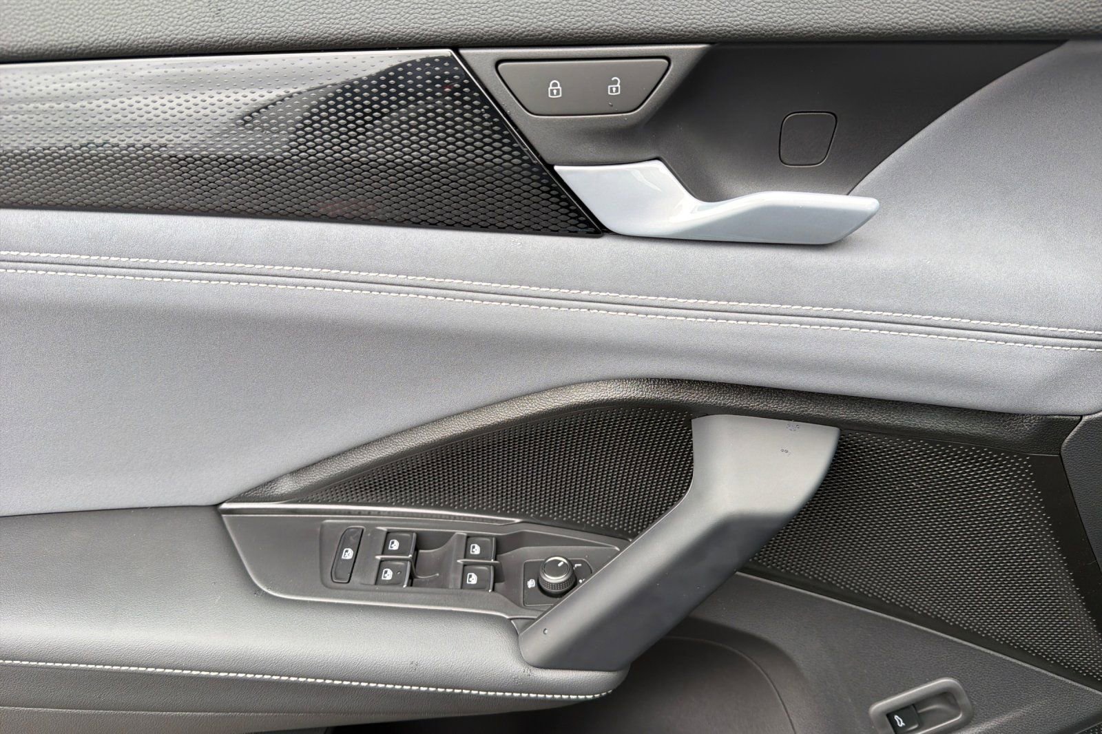 New 2026 Volkswagen Tiguan SE AWD/4WD image 10