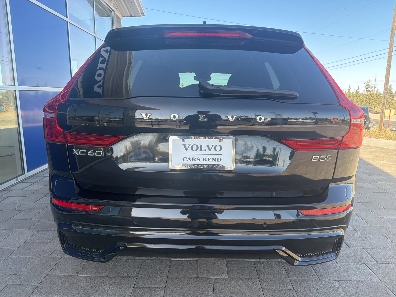 Used 2025 Volvo XC60 B5 Plus AWD/4WD image 6