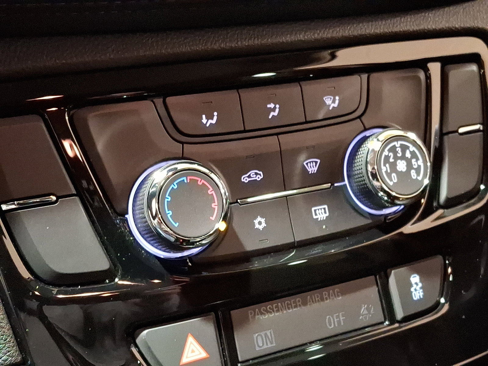 Certified 2022 Buick Encore Preferred w/ Safety Package image 20