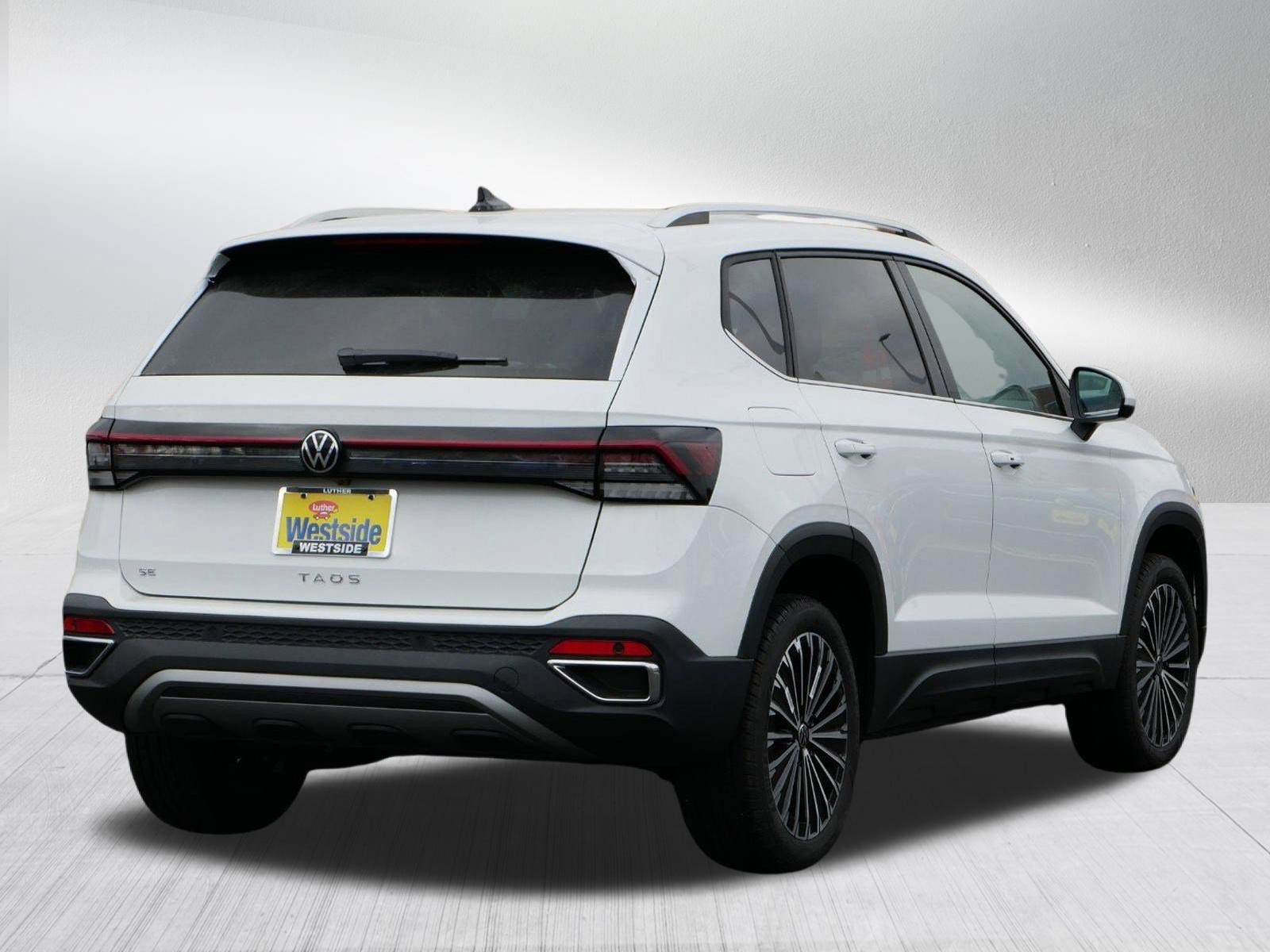 New 2026 Volkswagen Taos SE FWD image 4