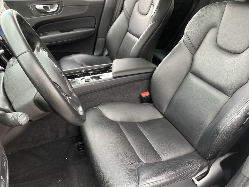 Used 2021 Volvo XC60 T5 Momentum w/ Premium Package image 20