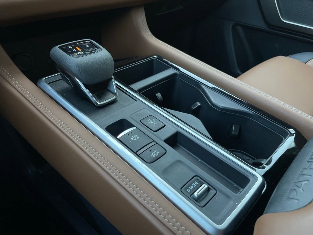 Used 2024 Nissan Pathfinder Platinum w/ Cargo Package image 21