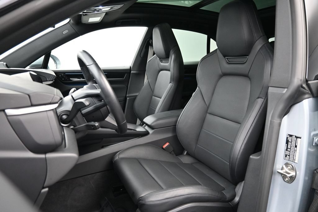 Certified 2025 Porsche Macan Electric RWD image 5