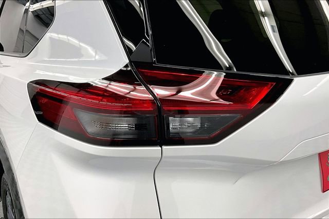 New 2025 Nissan Rogue Platinum image 18
