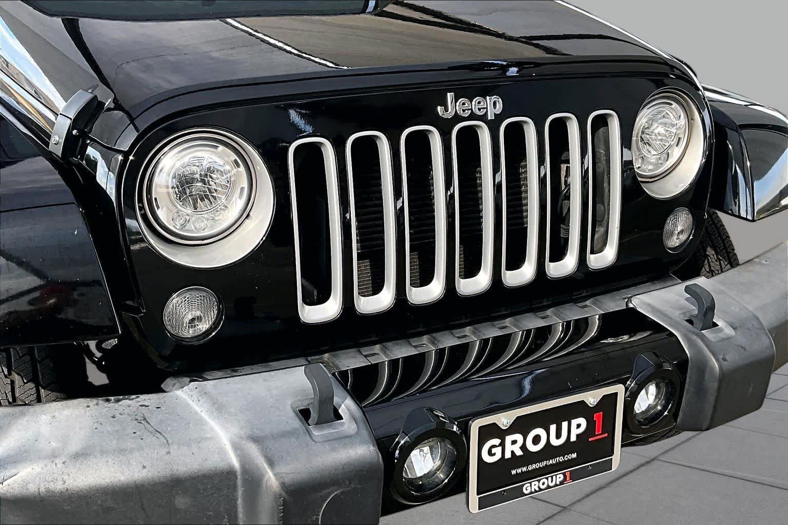 Used 2017 Jeep Wrangler Unlimited Sahara AWD/4WD image 29