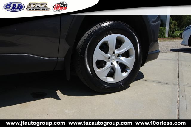 Used 2024 Toyota RAV4 LE FWD image 9