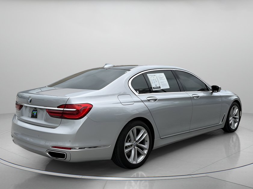Used 2018 BMW 750i RWD image 3